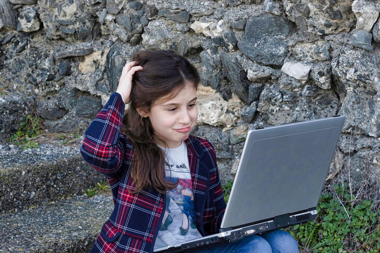 child, computer, portable, pc, children, notebook, hardware, internet, web, keyboard, laptop, monitor, doubts, learn, panic, technology, secretary, elegance, use, location, desktop, work, screen, children, panic, panic, panic, panic, panic, use, location on Frame Rate Vault